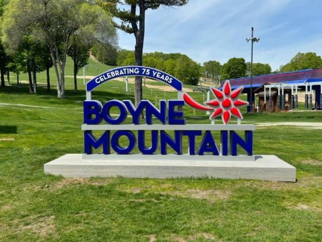 Boyne Mountain Condo -Sleeps 12 Boyne Falls Esterno foto